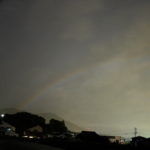 珍しい大気光学現象、月虹 moonbow の写真